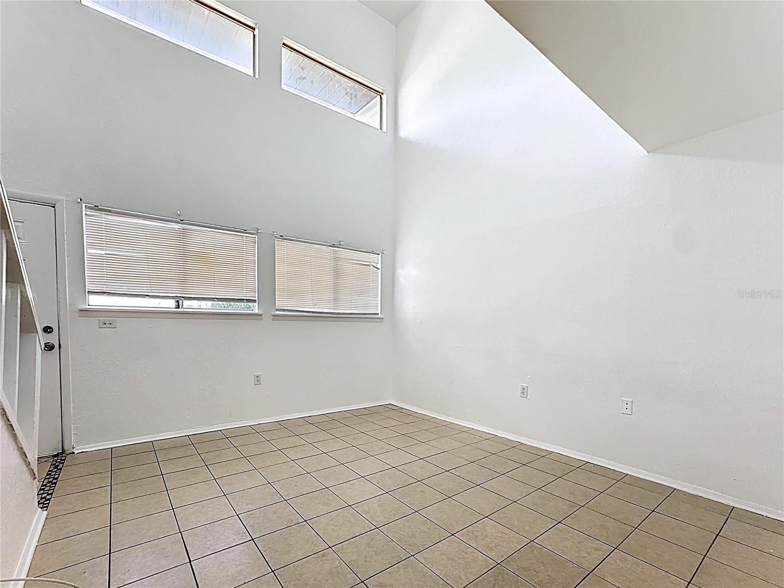 3944 CRAYRICH CIRCLE, #A-4, Orlando, FL 32839 3944 CRAYRICH CIRCLE, #A-4, Orlando, FL 32839
