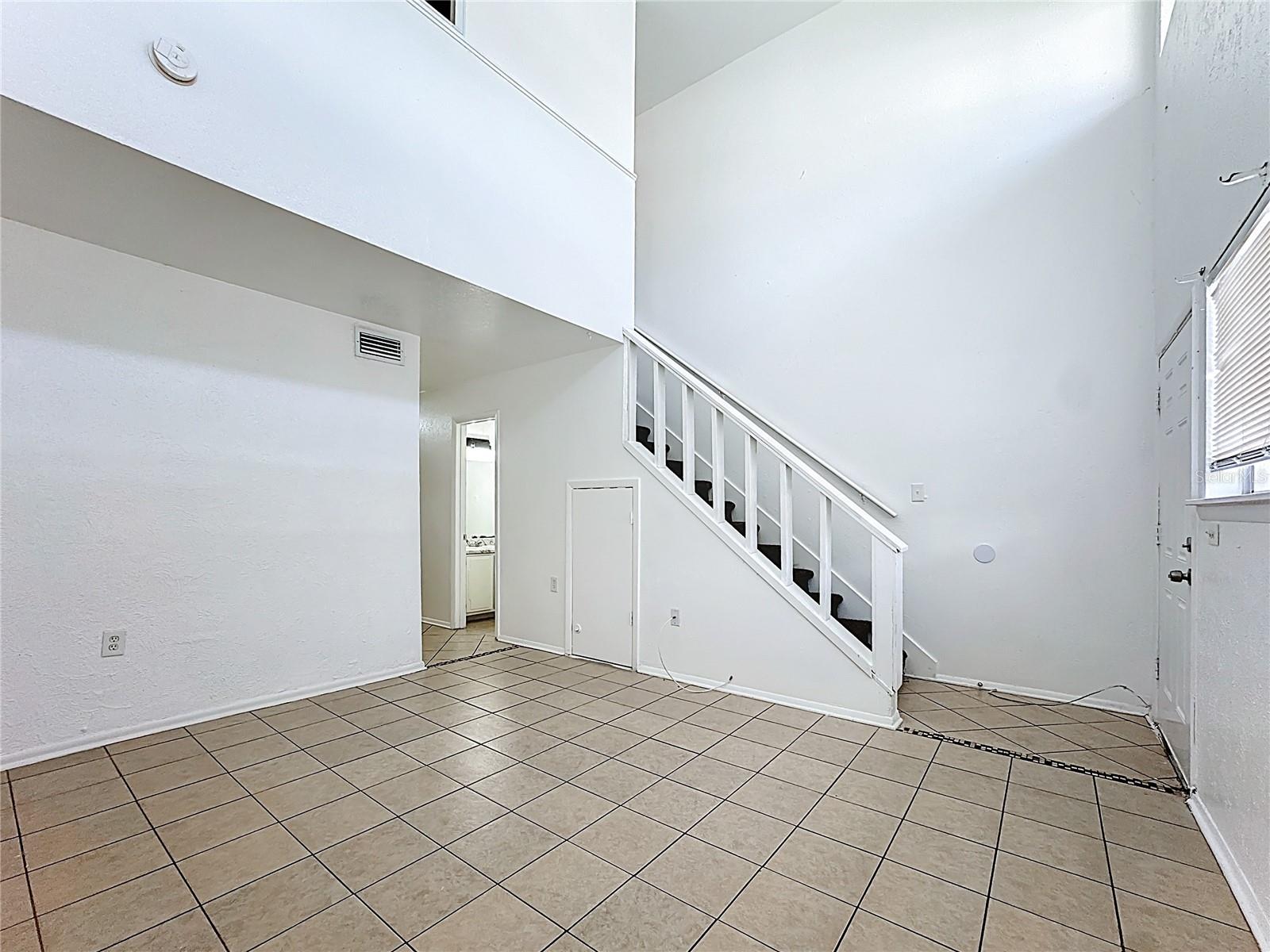 3944 CRAYRICH CIRCLE, #A-4, Orlando, FL 32839 3944 CRAYRICH CIRCLE, #A-4, Orlando, FL 32839