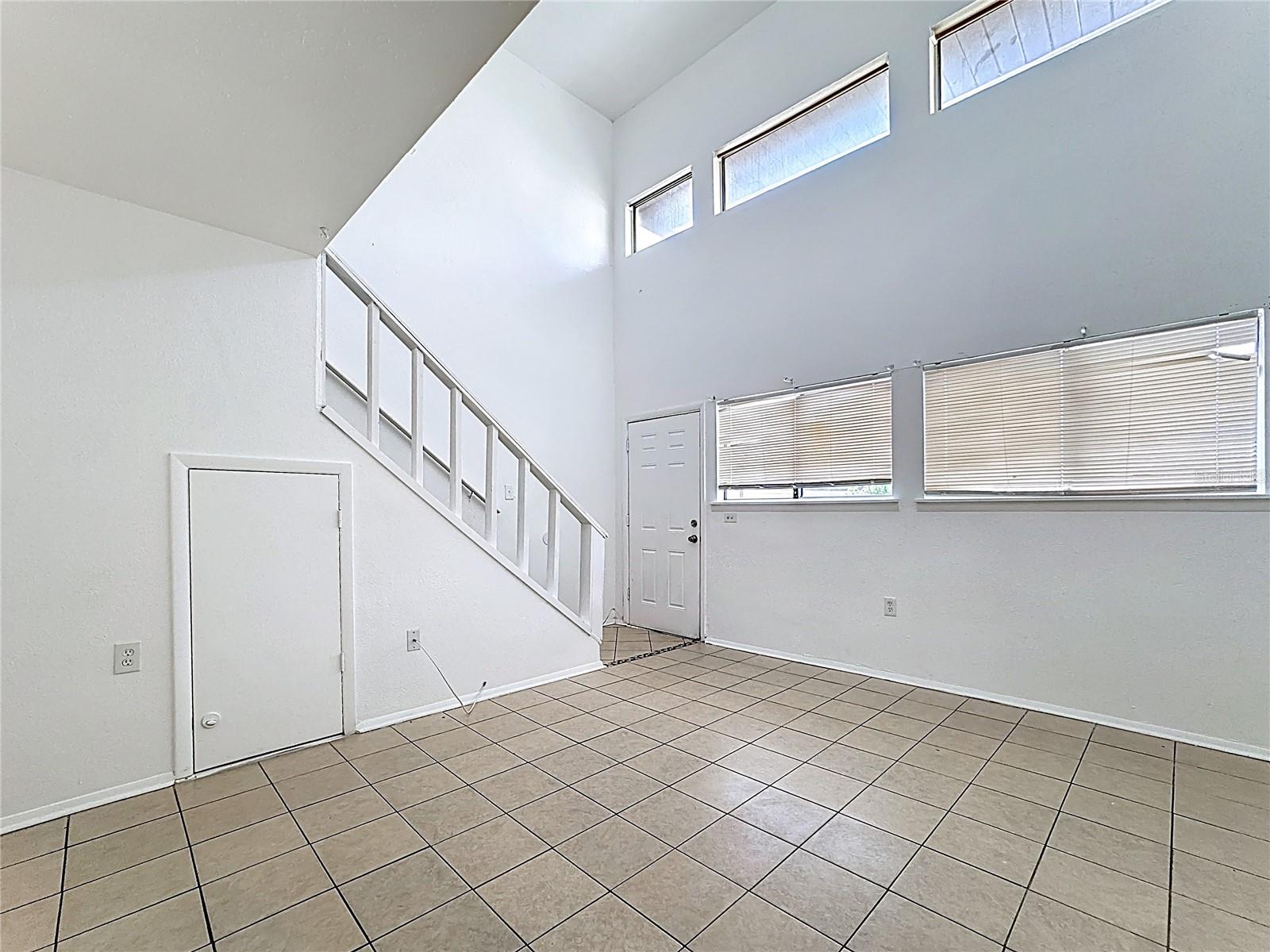 3944 CRAYRICH CIRCLE, #A-4, Orlando, FL 32839 3944 CRAYRICH CIRCLE, #A-4, Orlando, FL 32839