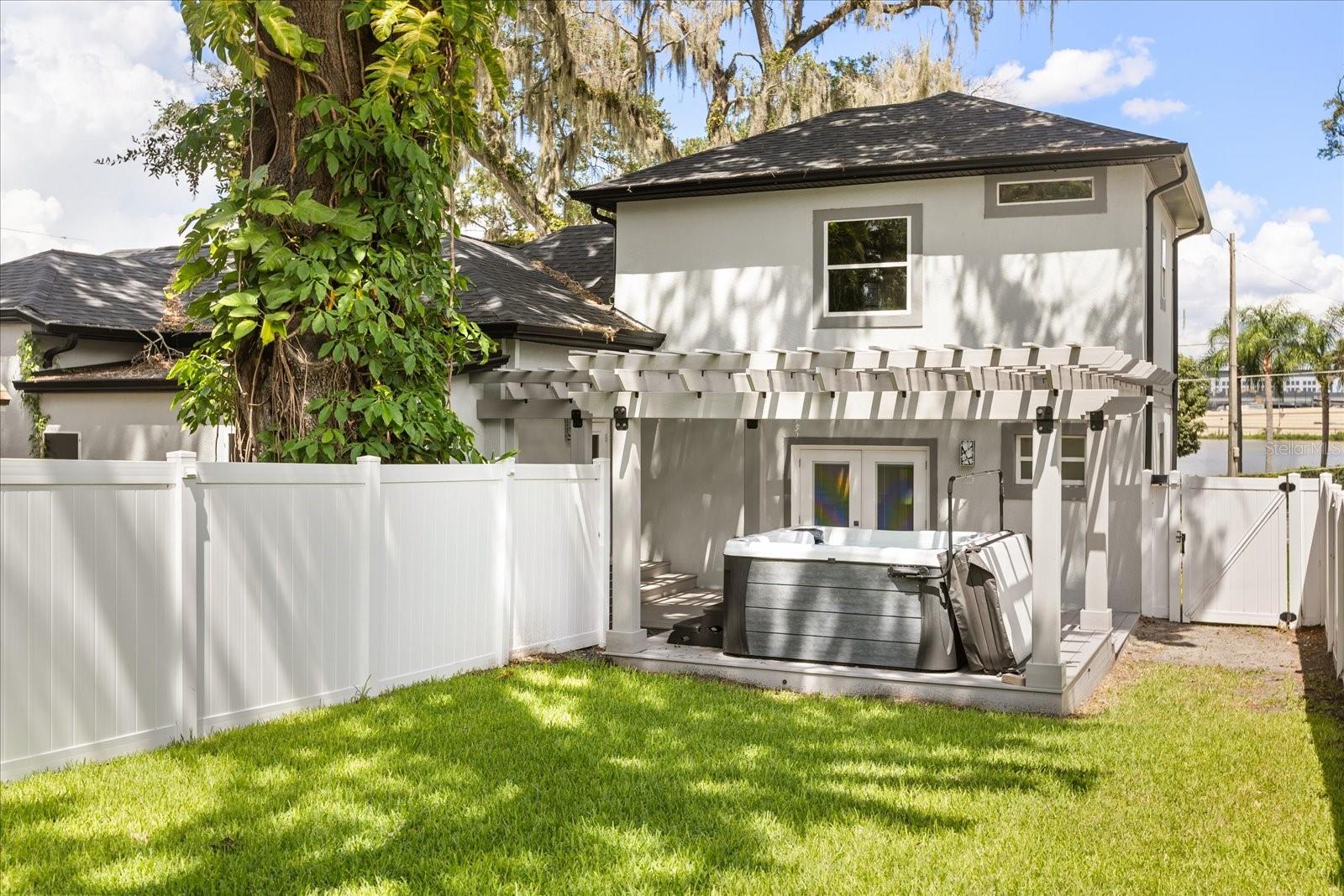 808 EDGEWATER DRIVE, Orlando, FL 32804
