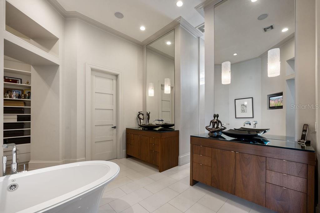 9721 CARILLON PARK DRIVE, Windermere, FL 34786