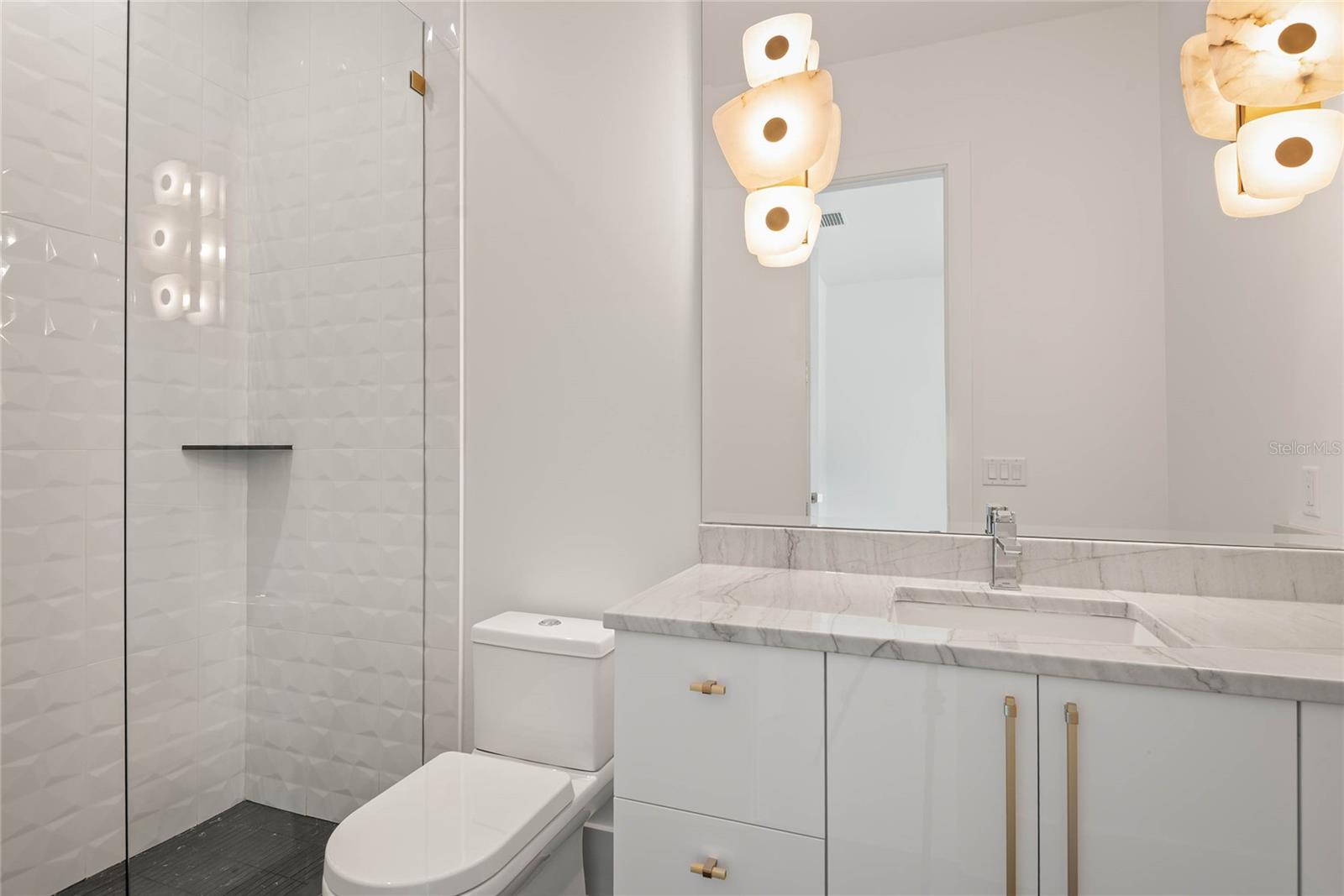Bedroom 2 Ensuite Bath