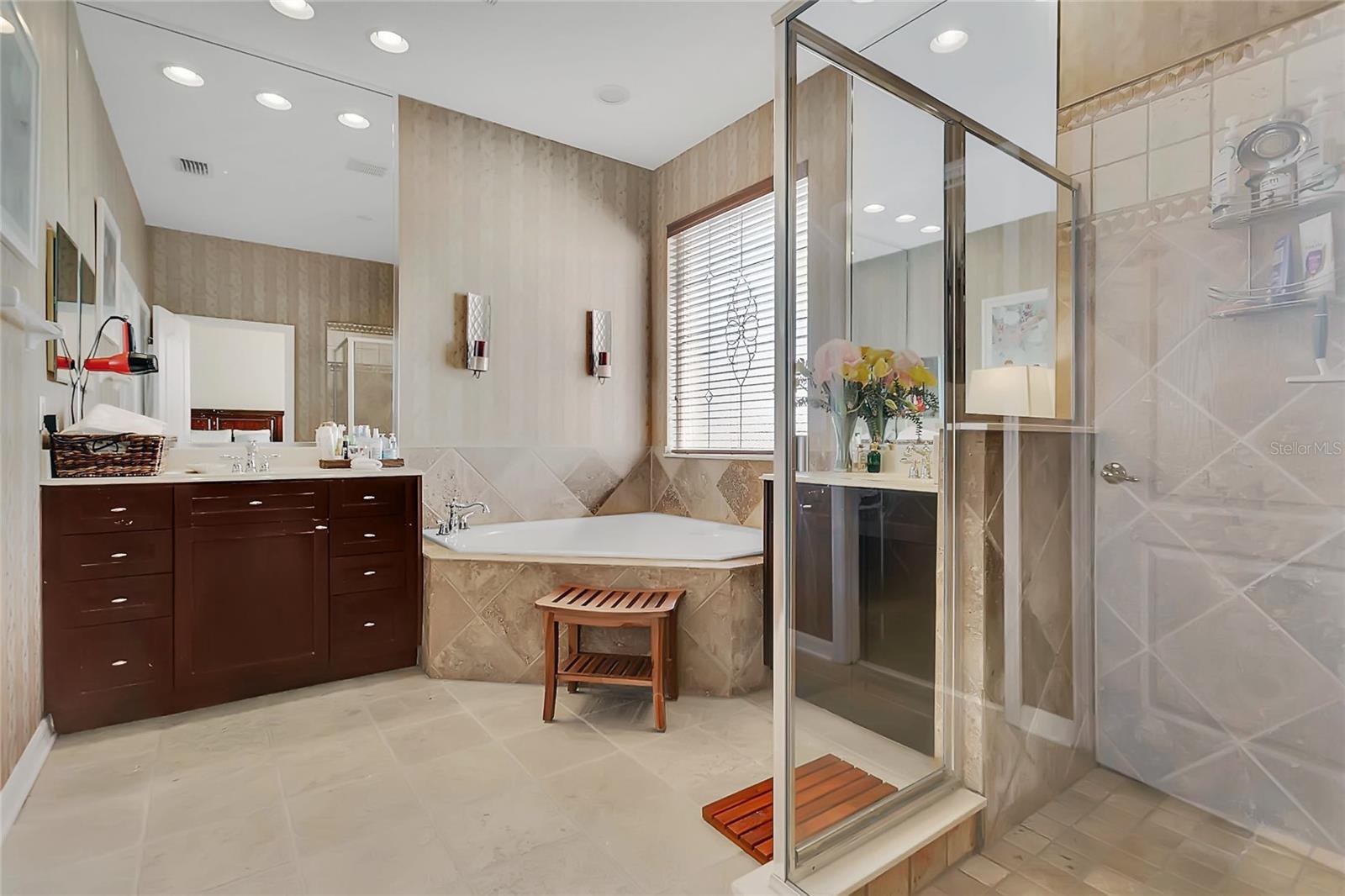 6712 THORNHILL CIRCLE, Windermere, FL 34786