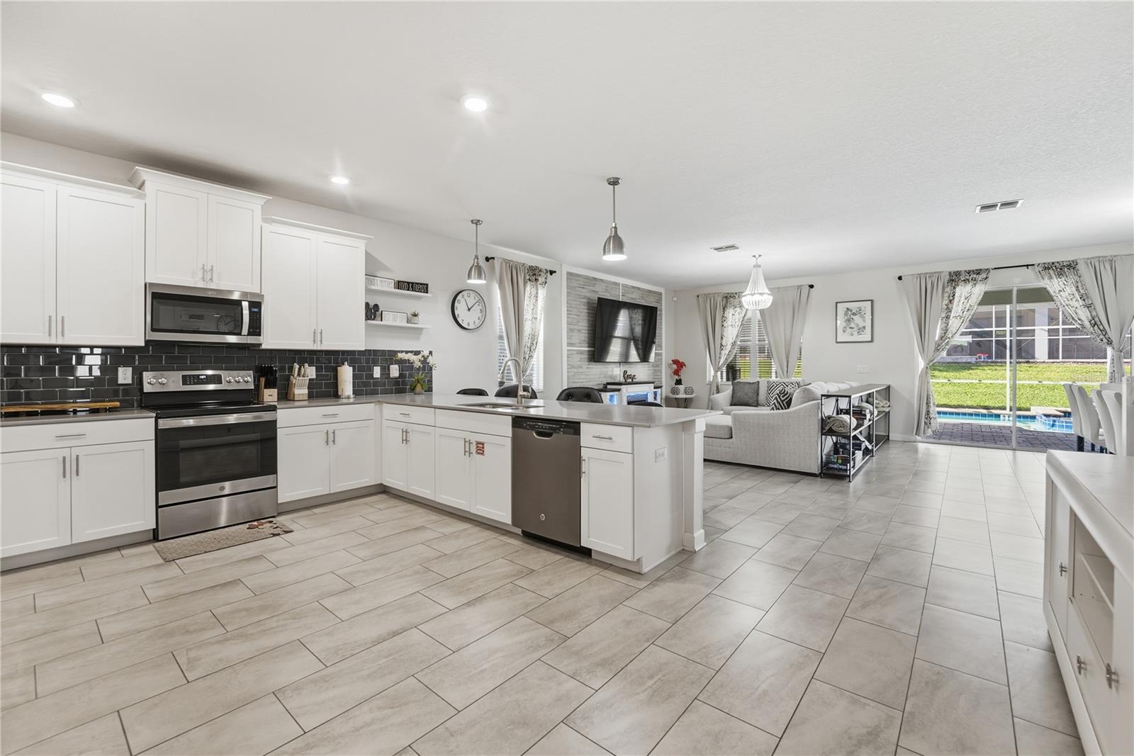 1584 SANDBAGGER DRIVE, Davenport, FL 33896 1584 SANDBAGGER DRIVE, Davenport, FL 33896