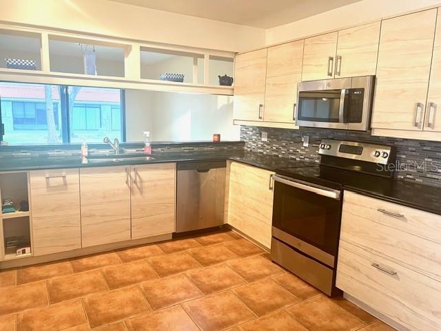8214 AMBROSE COVE WAY, Orlando, FL 32819