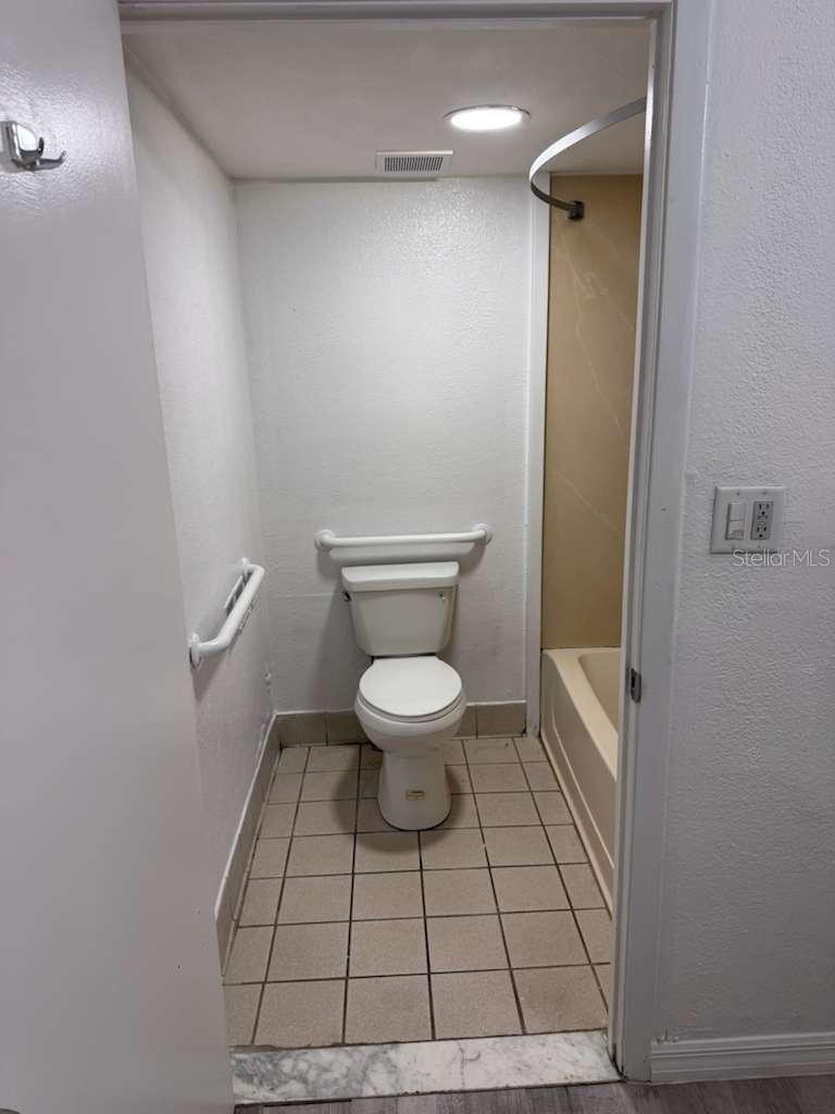2050 E IRLO BRONSON MEMORIAL HIGHWAY, #108, Kissimmee, FL 34744