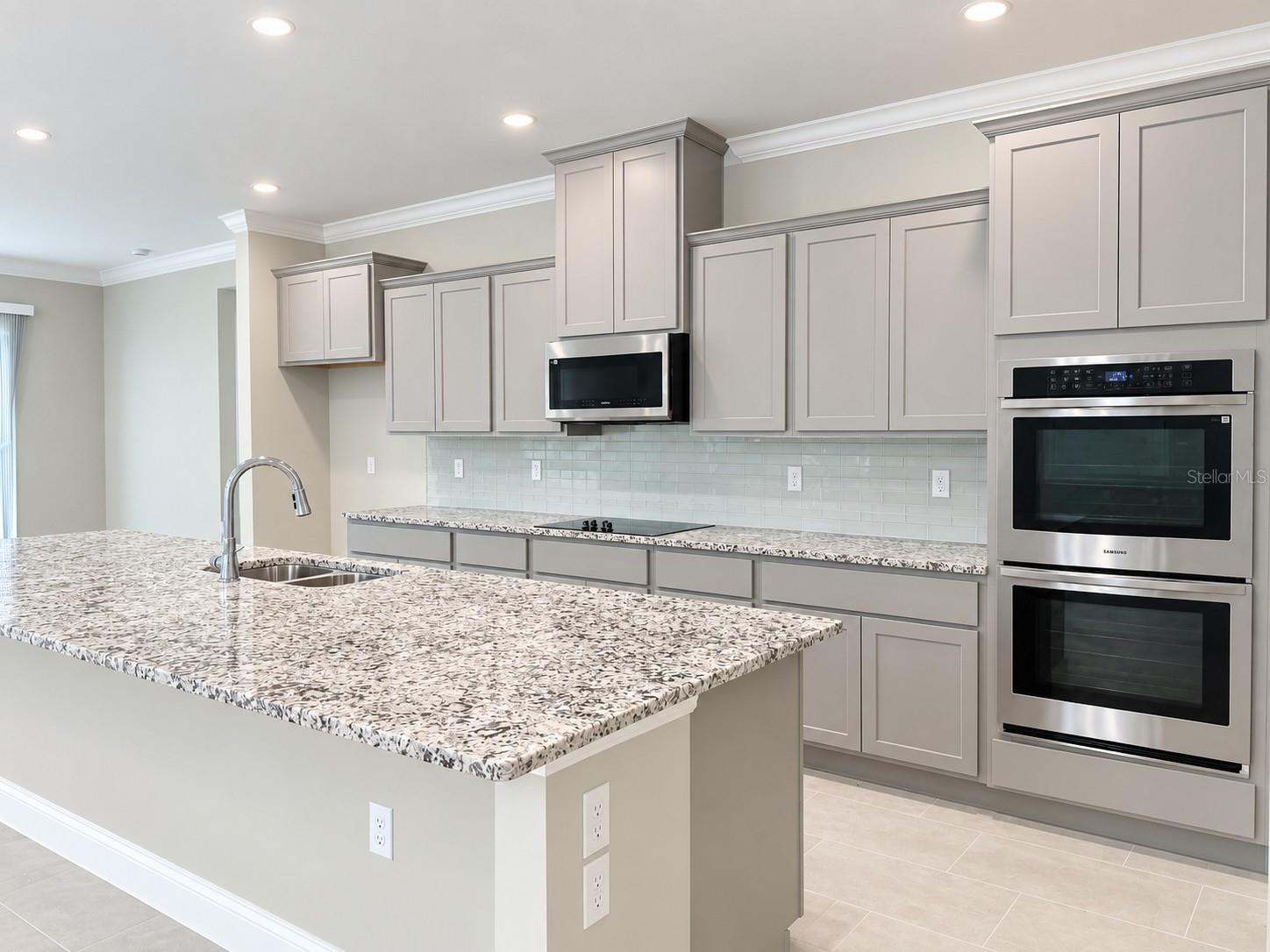 Gourmet Kitchen with Built-in Double Wall Oven!