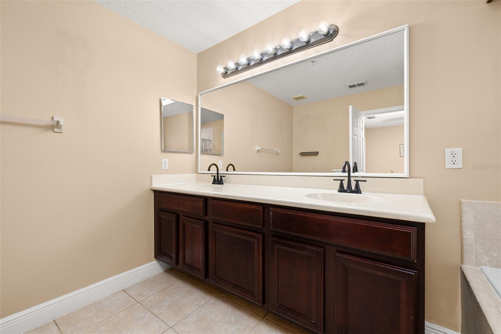 811 ASSEMBLY COURT, Reunion, FL 34747