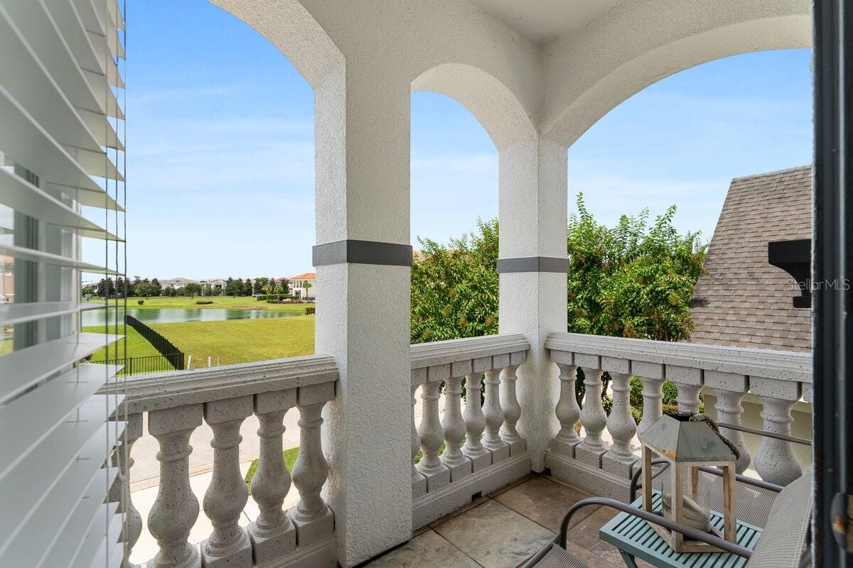 Sub-primary balcony