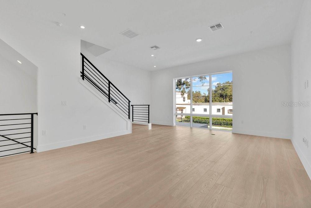 1004 E ROBINSON, Orlando, FL 32801 1004 E ROBINSON, Orlando, FL 32801