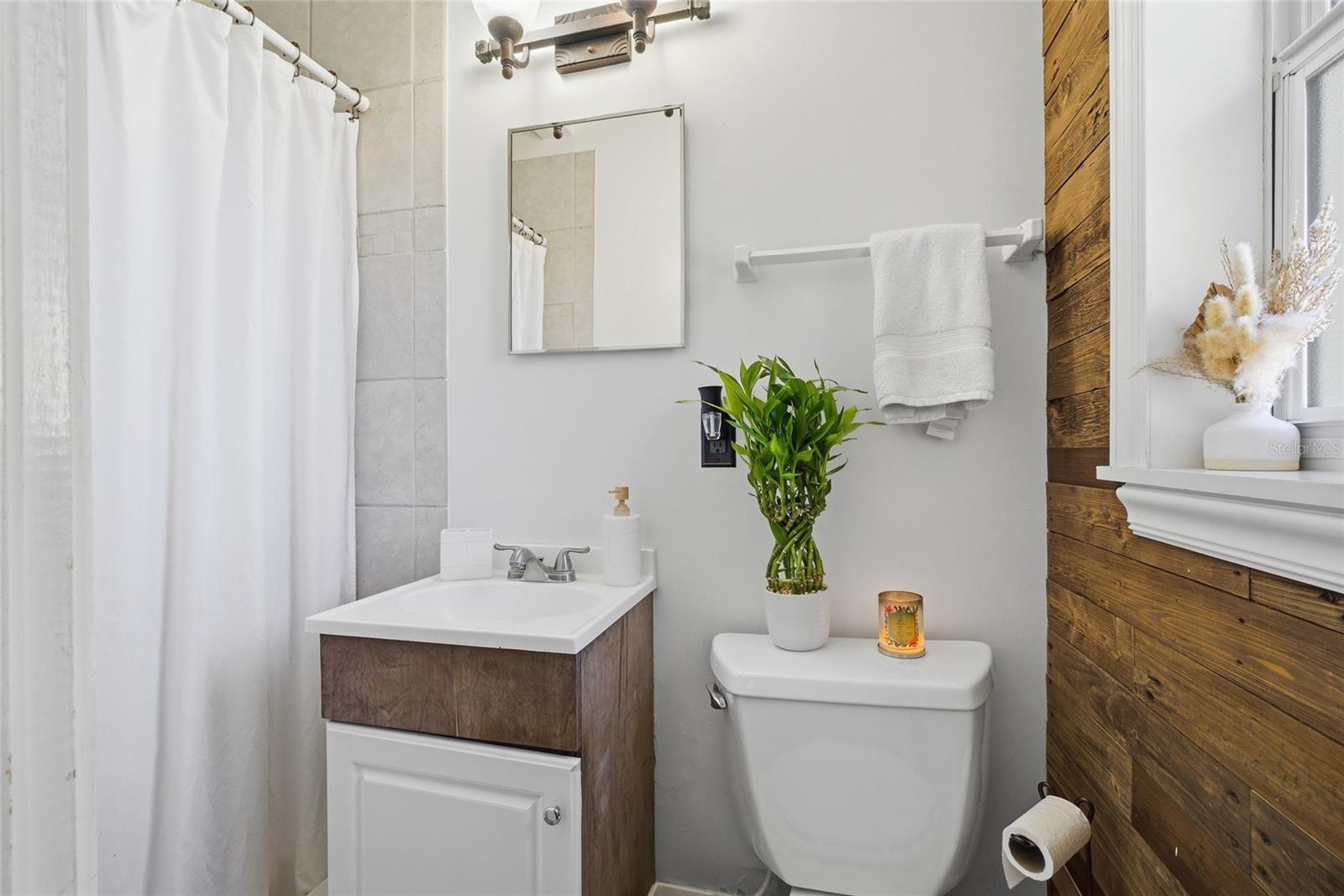 Main House - Primary Bathroom