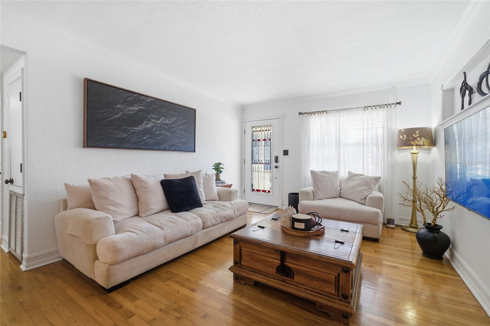 Main House - Living Room