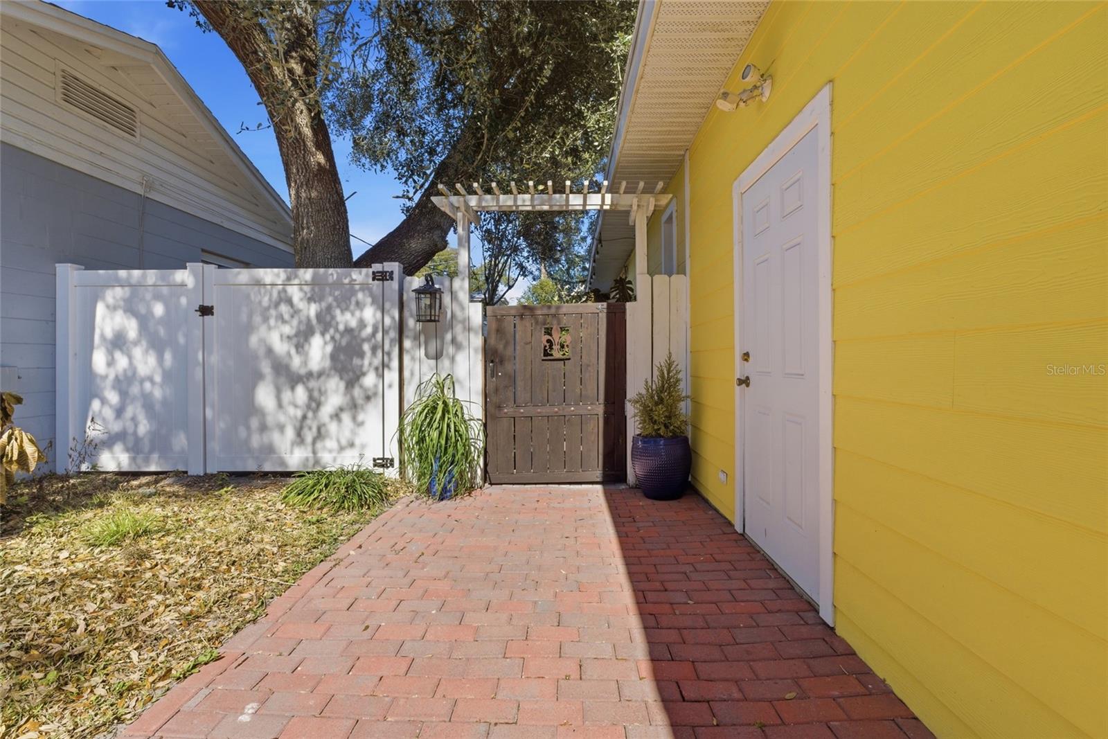 Guest House - Private Entrance