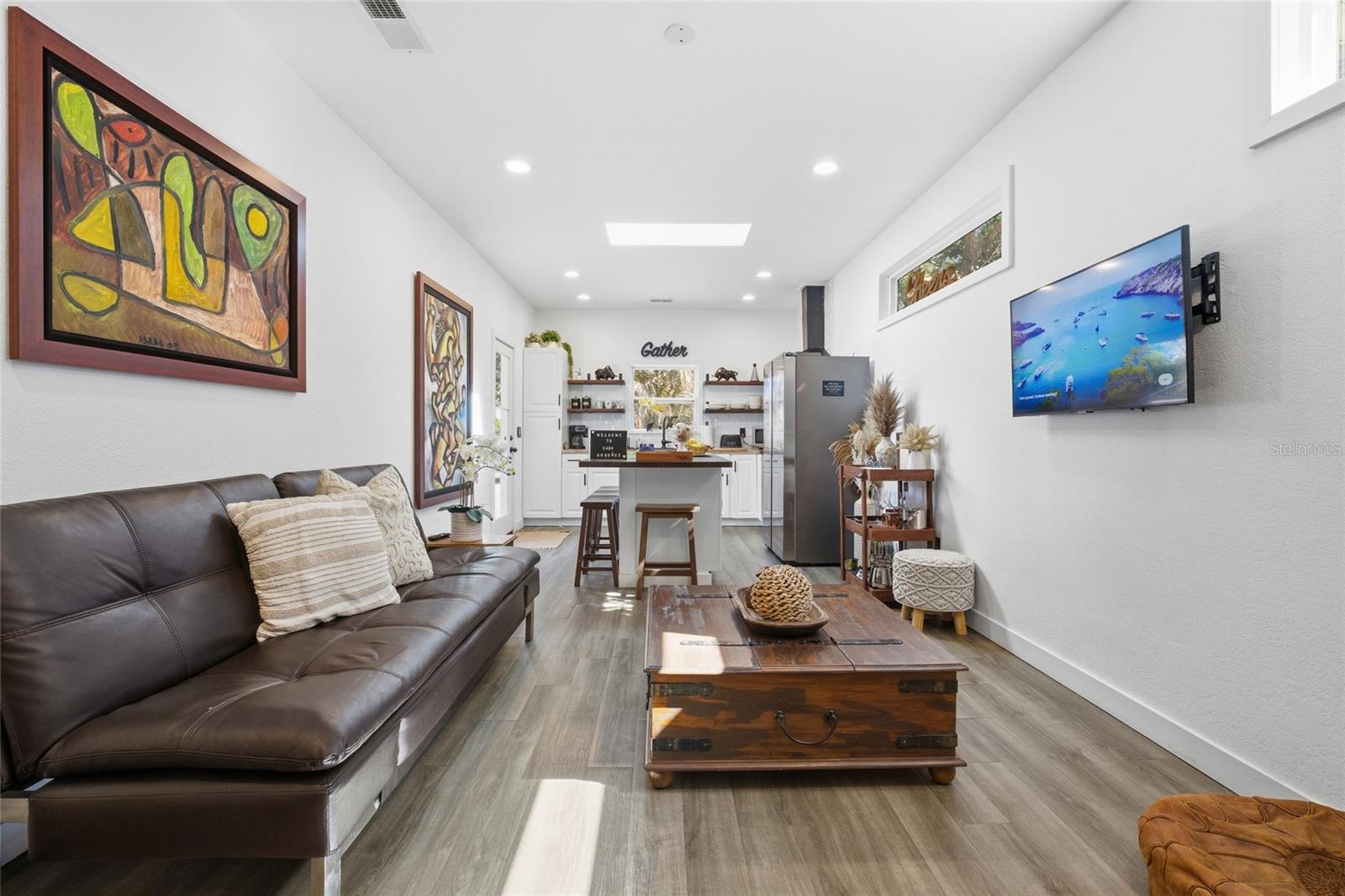 Guest House - Living Room