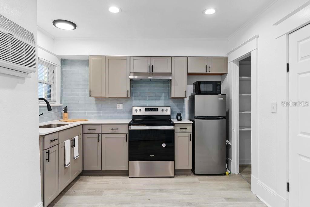 412 E HARWOOD STREET, Orlando, FL 32803
