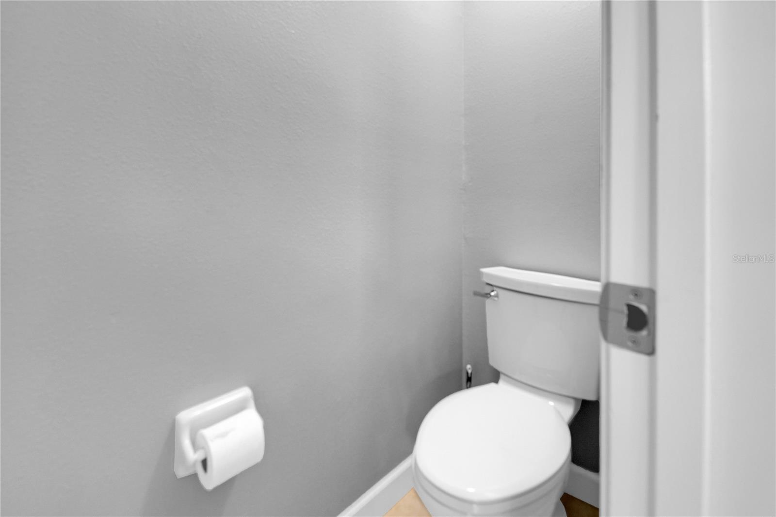 Master Bathroom (upstairs)