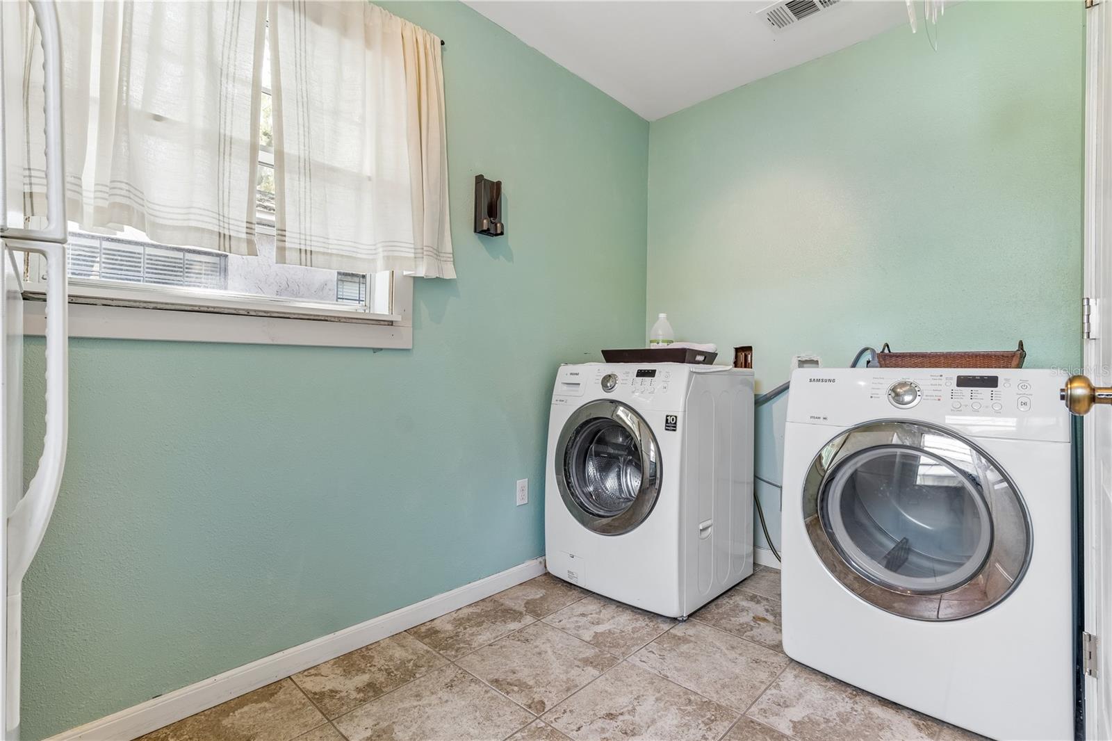 37 E VANDERBILT STREET, Orlando, FL 32804