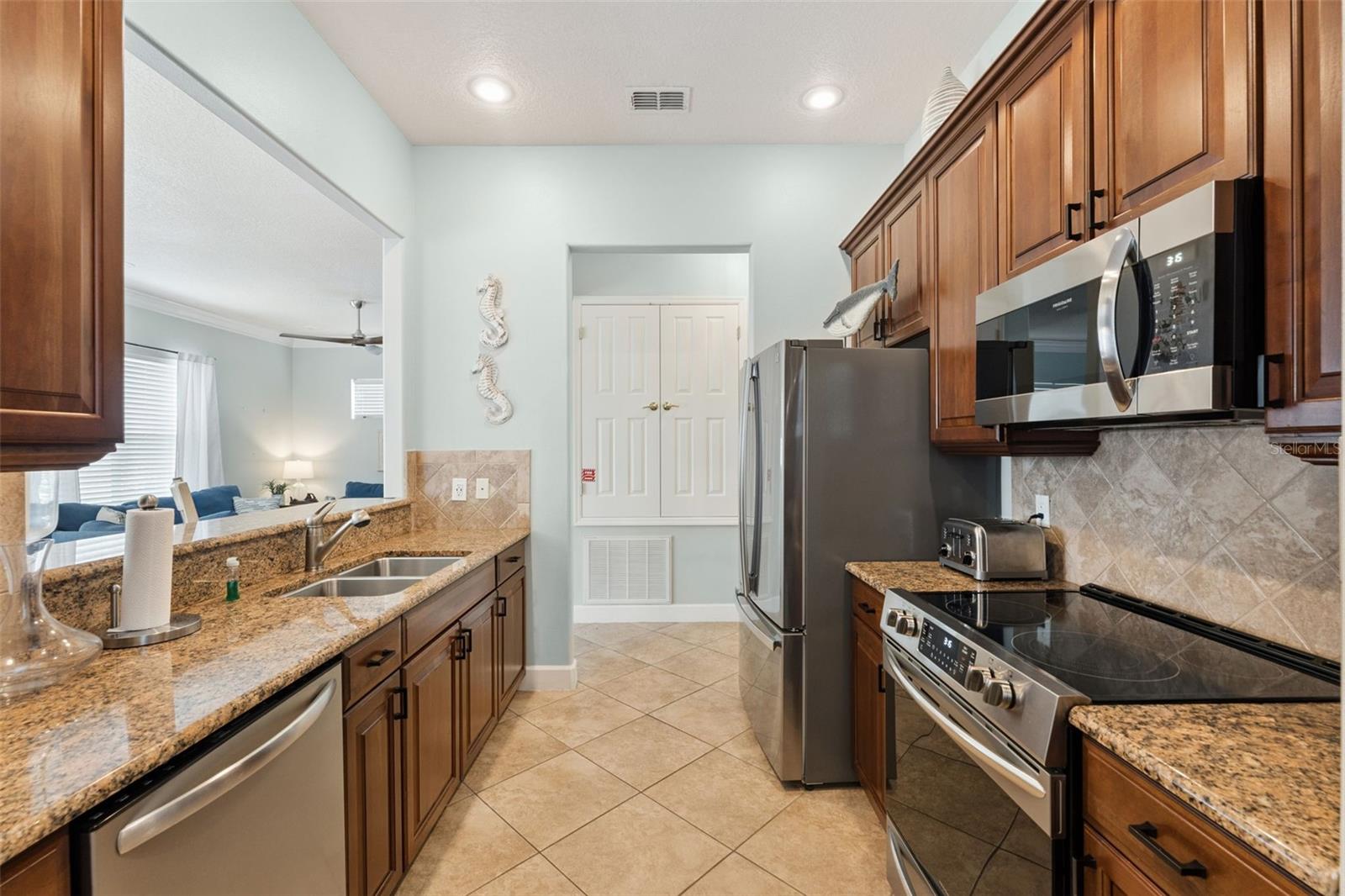 1440 FAIRVIEW CIRCLE, Kissimmee, FL 34747