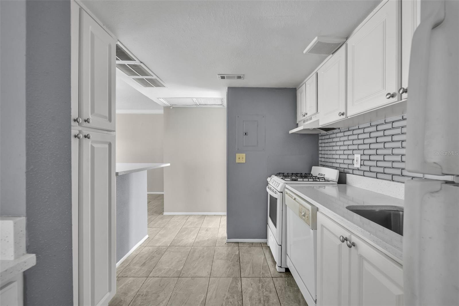 145 OYSTER BAY CIRCLE, #240, Altamonte Springs, FL 32701