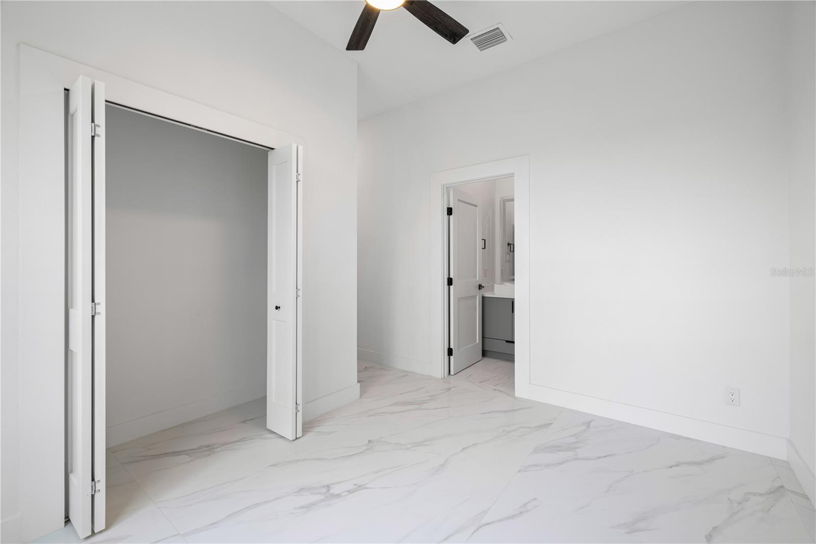 812 JOHNS POINT DRIVE, Oakland, FL 34787
