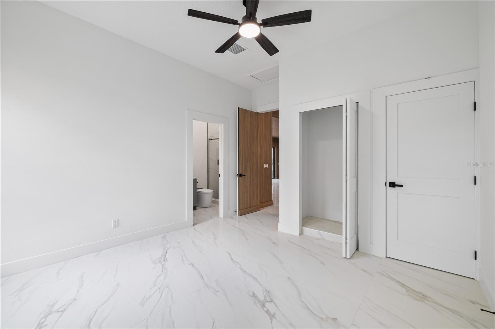 812 JOHNS POINT DRIVE, Oakland, FL 34787