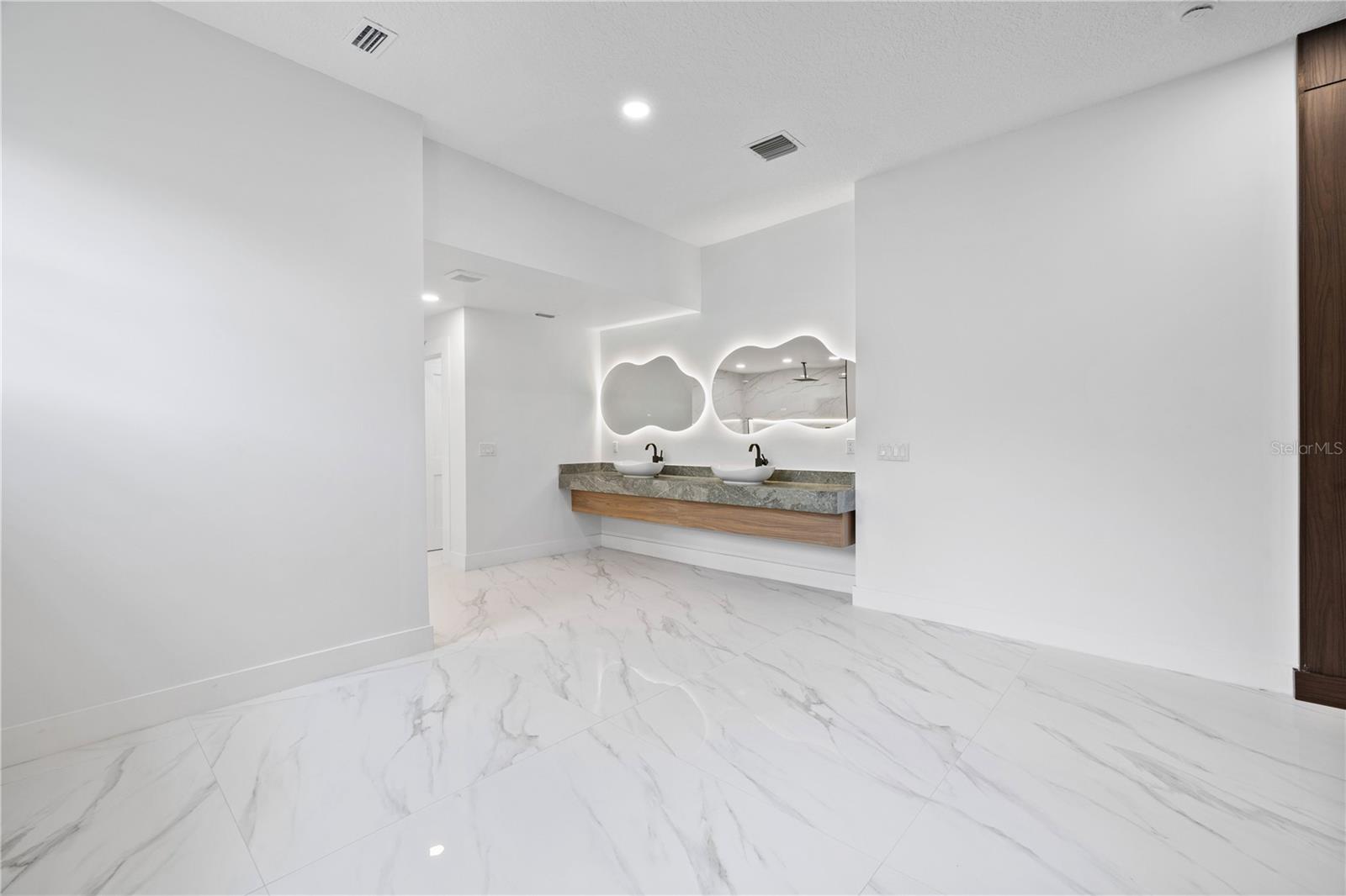 812 JOHNS POINT DRIVE, Oakland, FL 34787