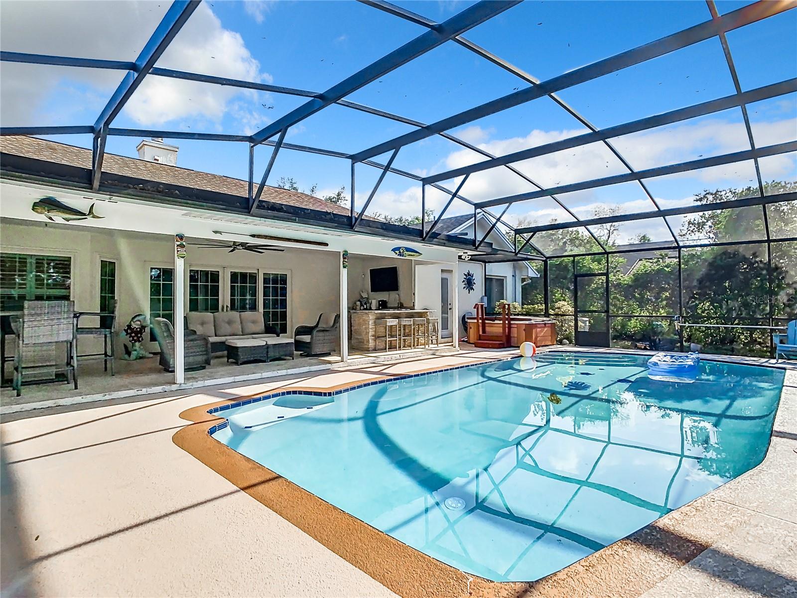 Larged Screened in Pool
