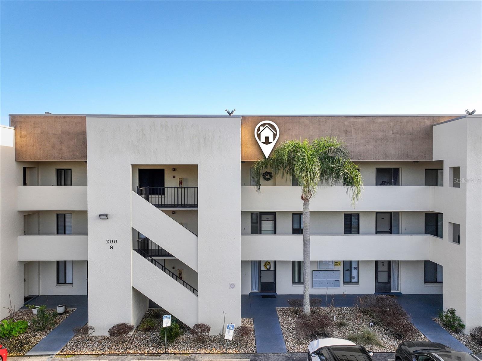 Building 8, Unit 815 Building 8, Unit 815