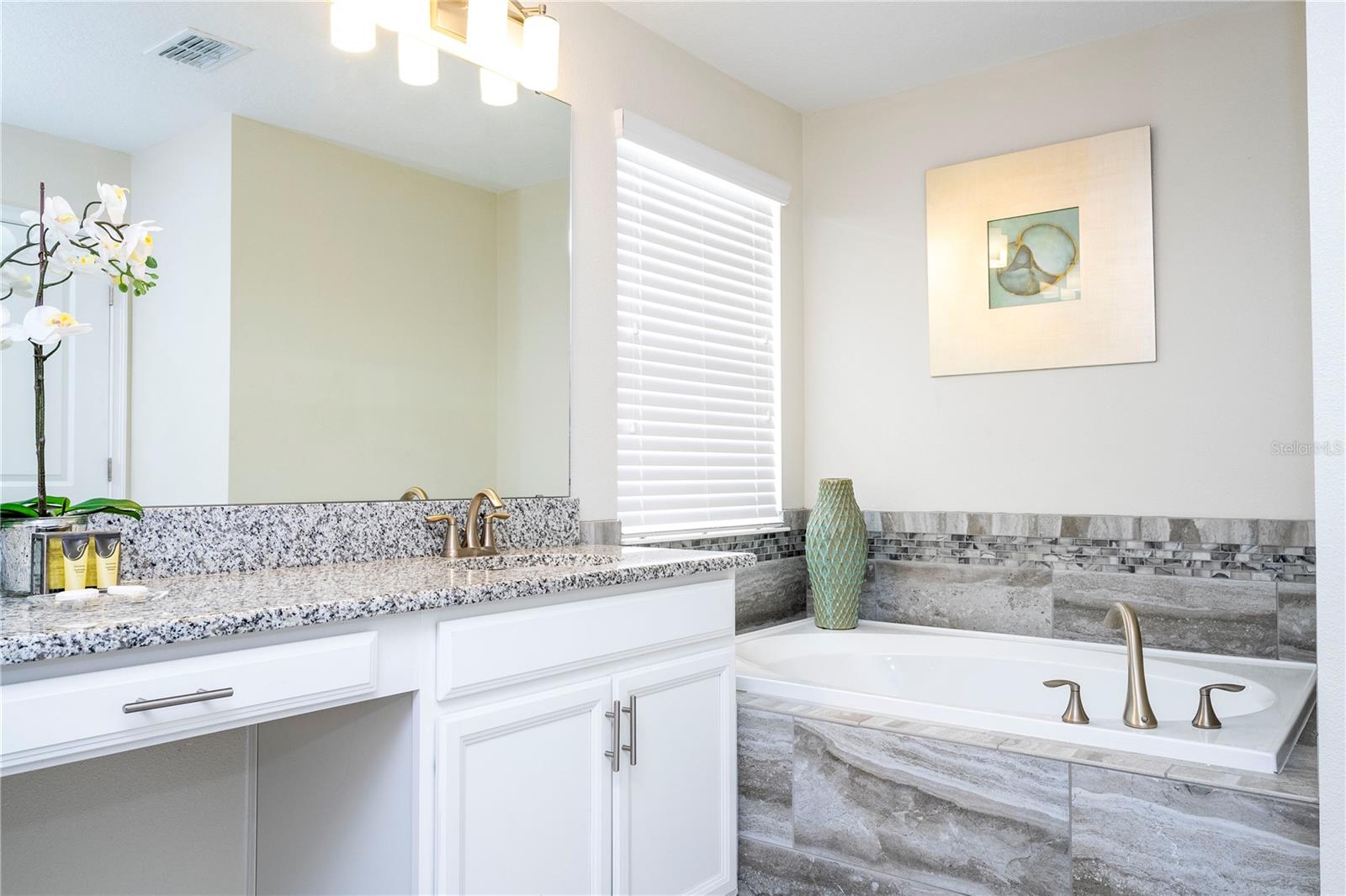 1646 MOON VALLEY DRIVE, Davenport, FL 33896