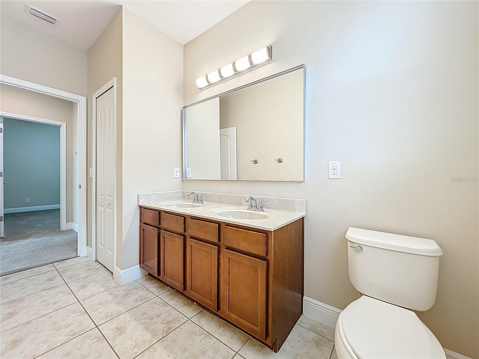second floor bathroom 2