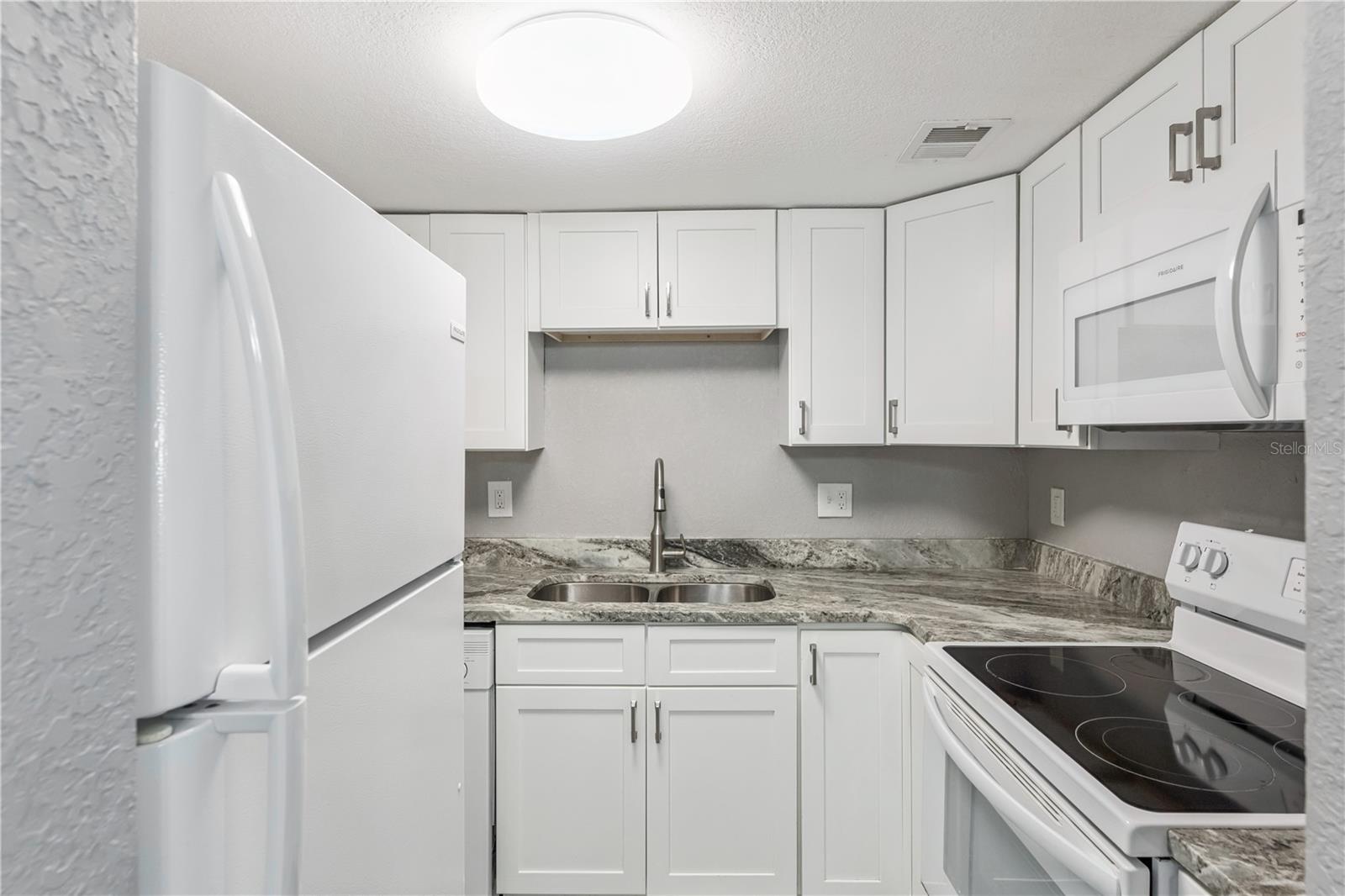 950 LAKE DESTINY ROAD, #B, Altamonte Springs, FL 32714