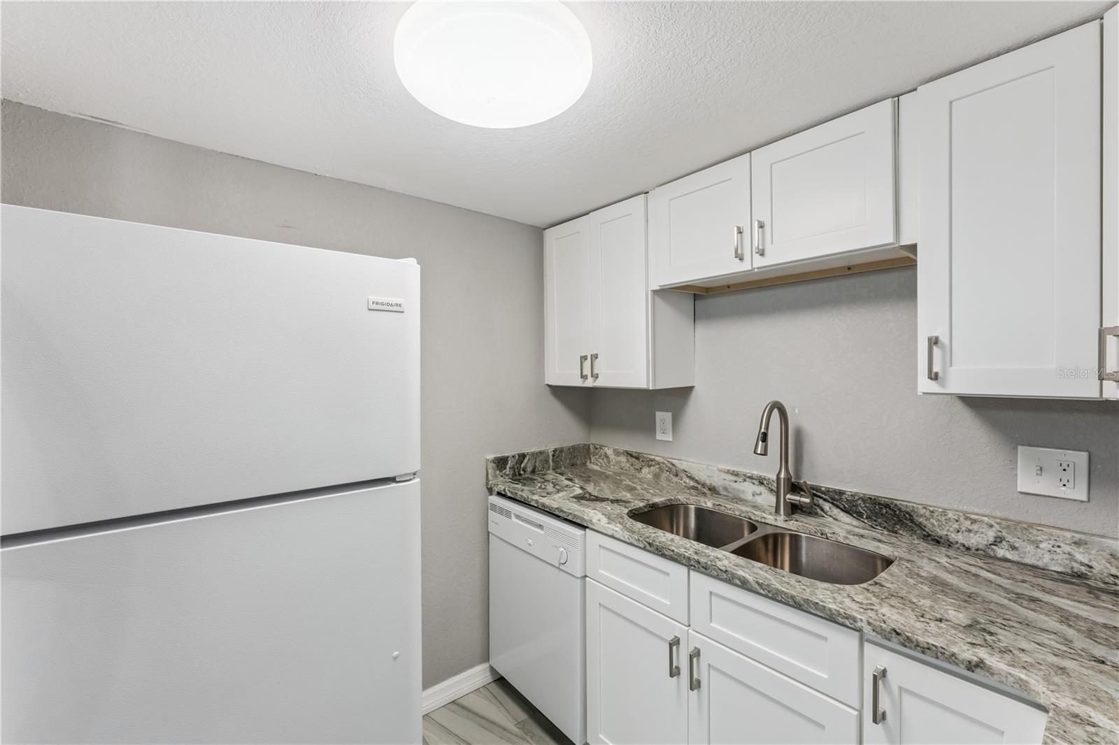 950 LAKE DESTINY ROAD, #B, Altamonte Springs, FL 32714