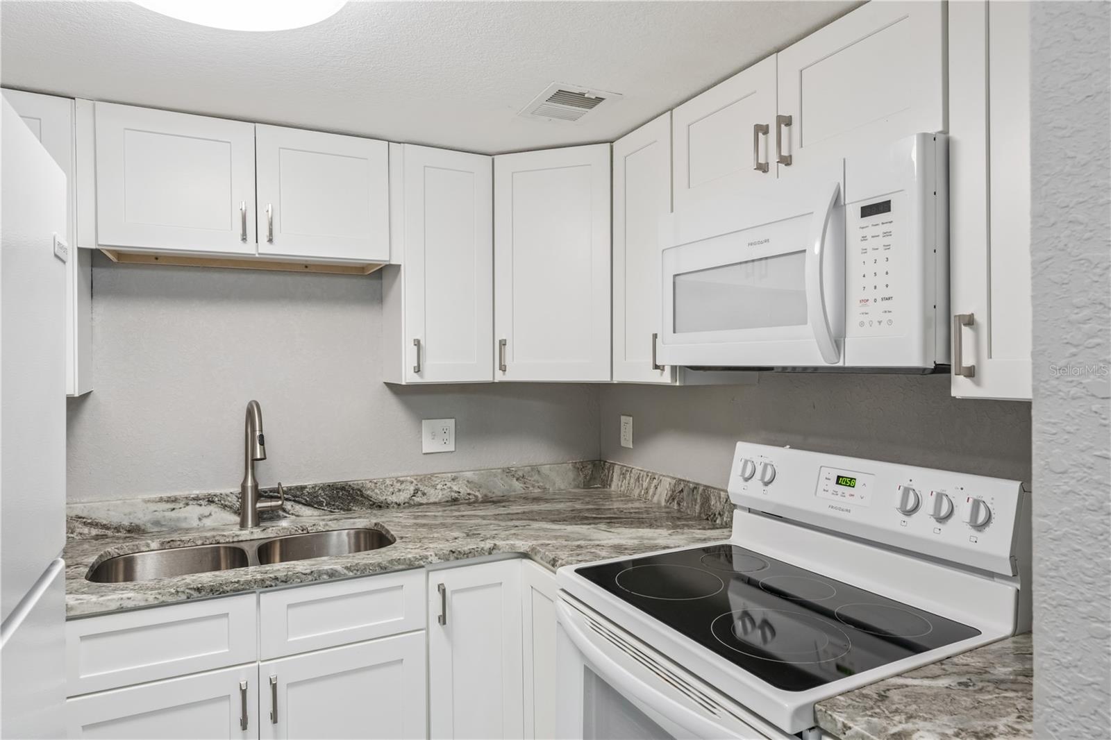 950 LAKE DESTINY ROAD, #B, Altamonte Springs, FL 32714