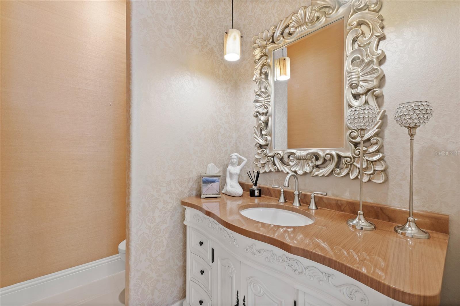 Hall half bath off Formal Living space