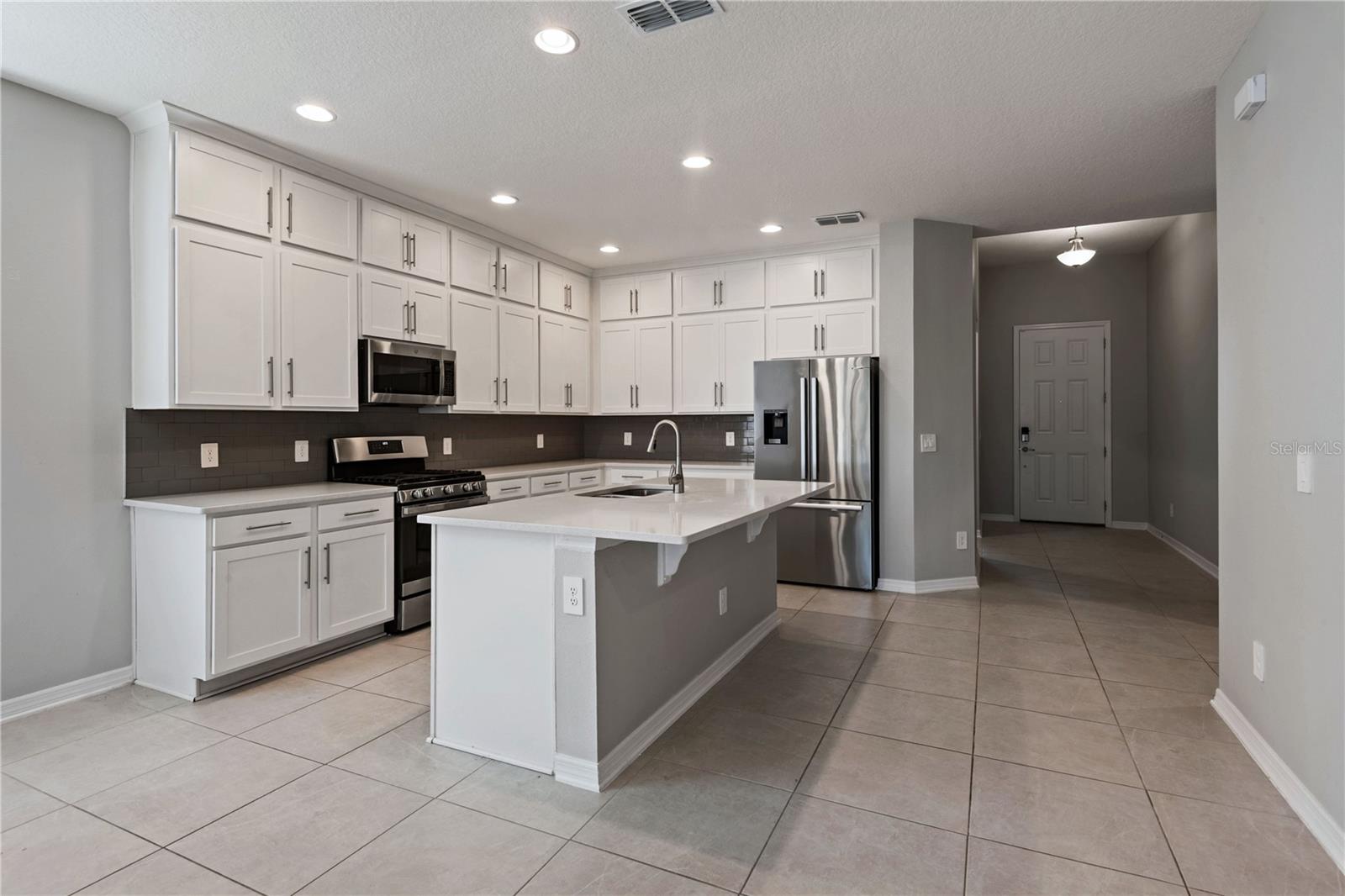 2017 BOSS HEWETT STREET, Oakland, FL 34787