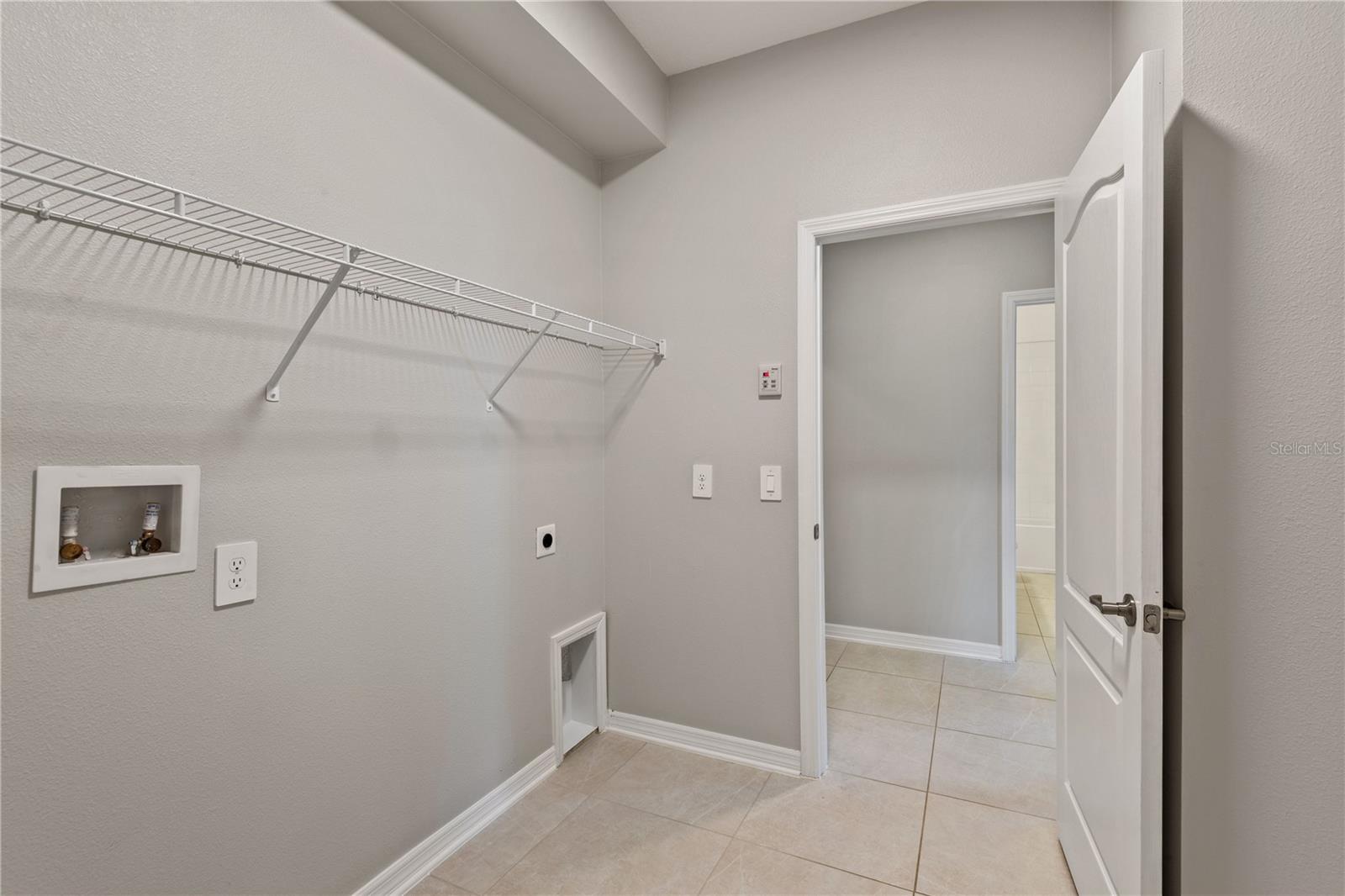 2017 BOSS HEWETT STREET, Oakland, FL 34787