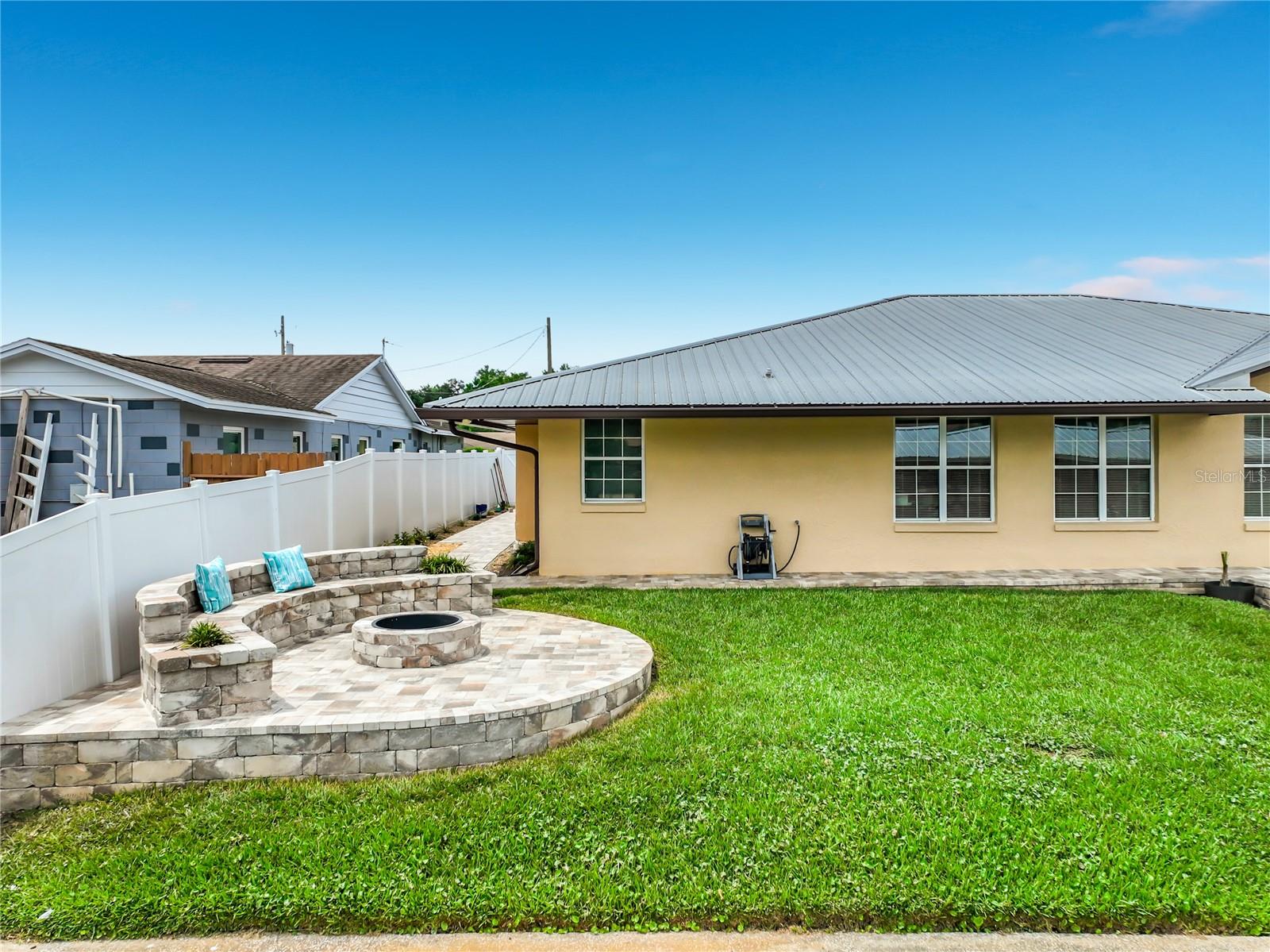 2404 LAUDERDALE COURT, Orlando, FL 32805