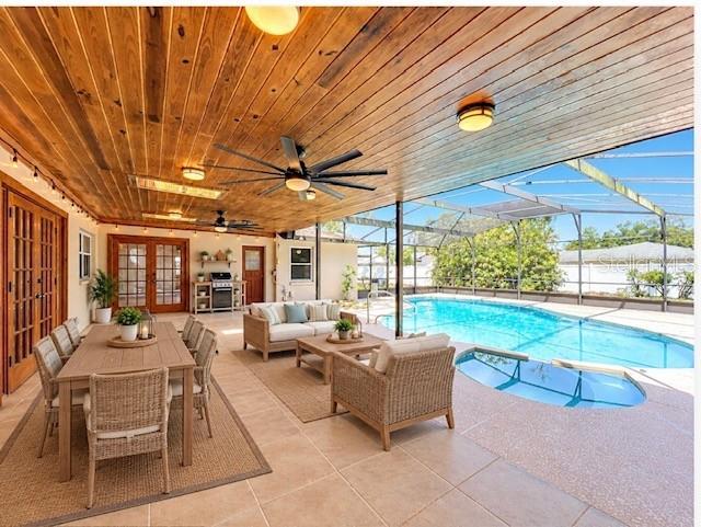 Staged lanai. Has natural gas hookup!