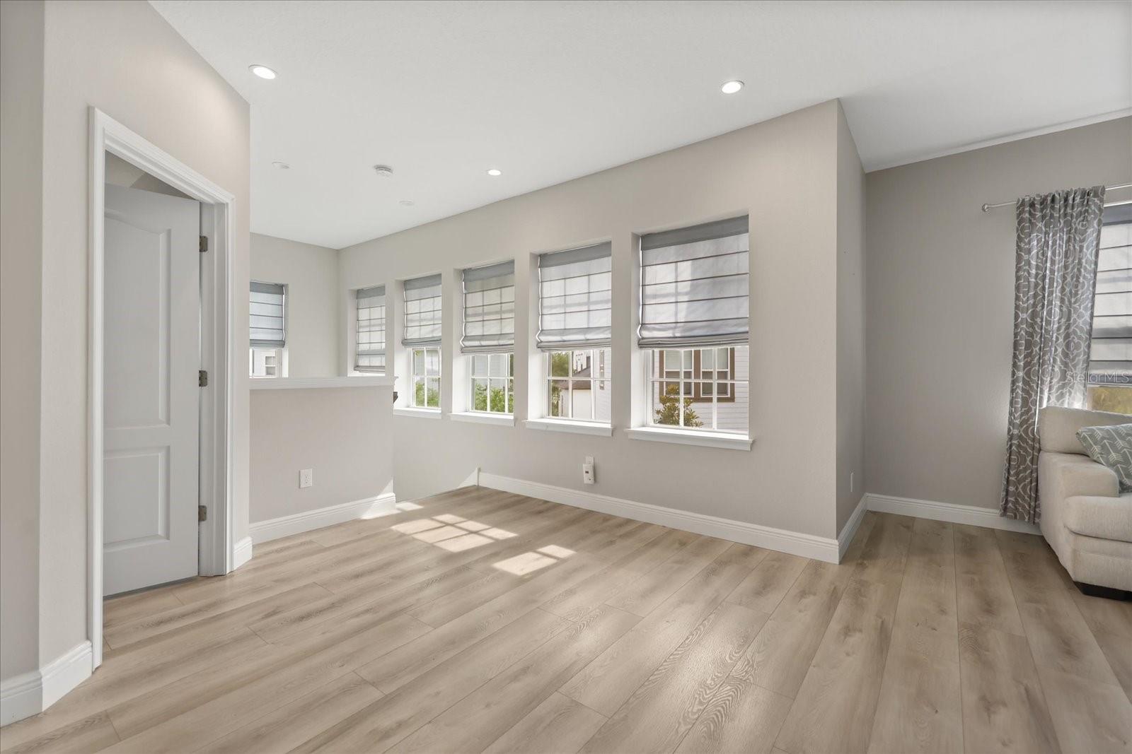 Loft (area to right could become a bedroom)