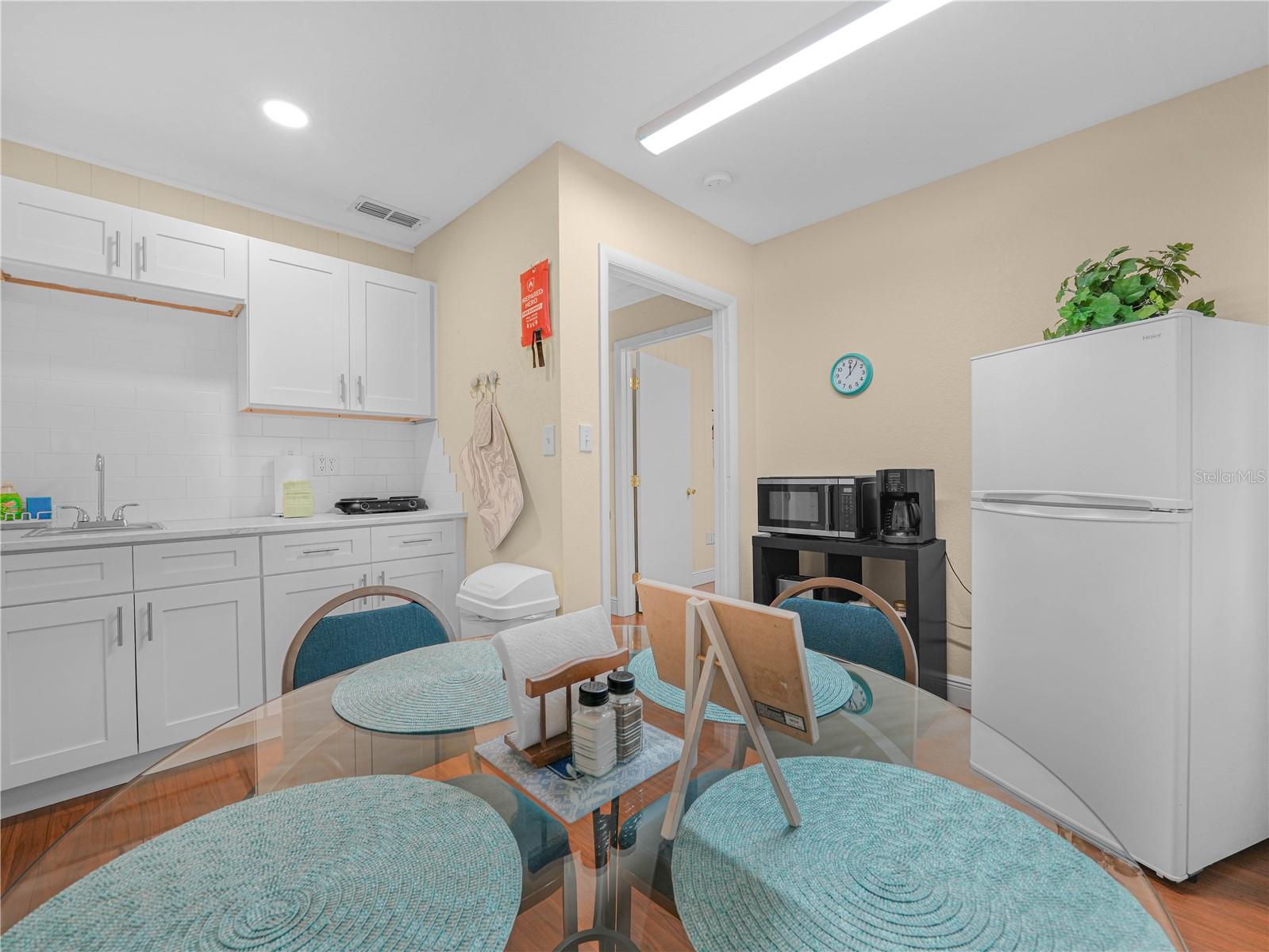 Kitchenette Cove