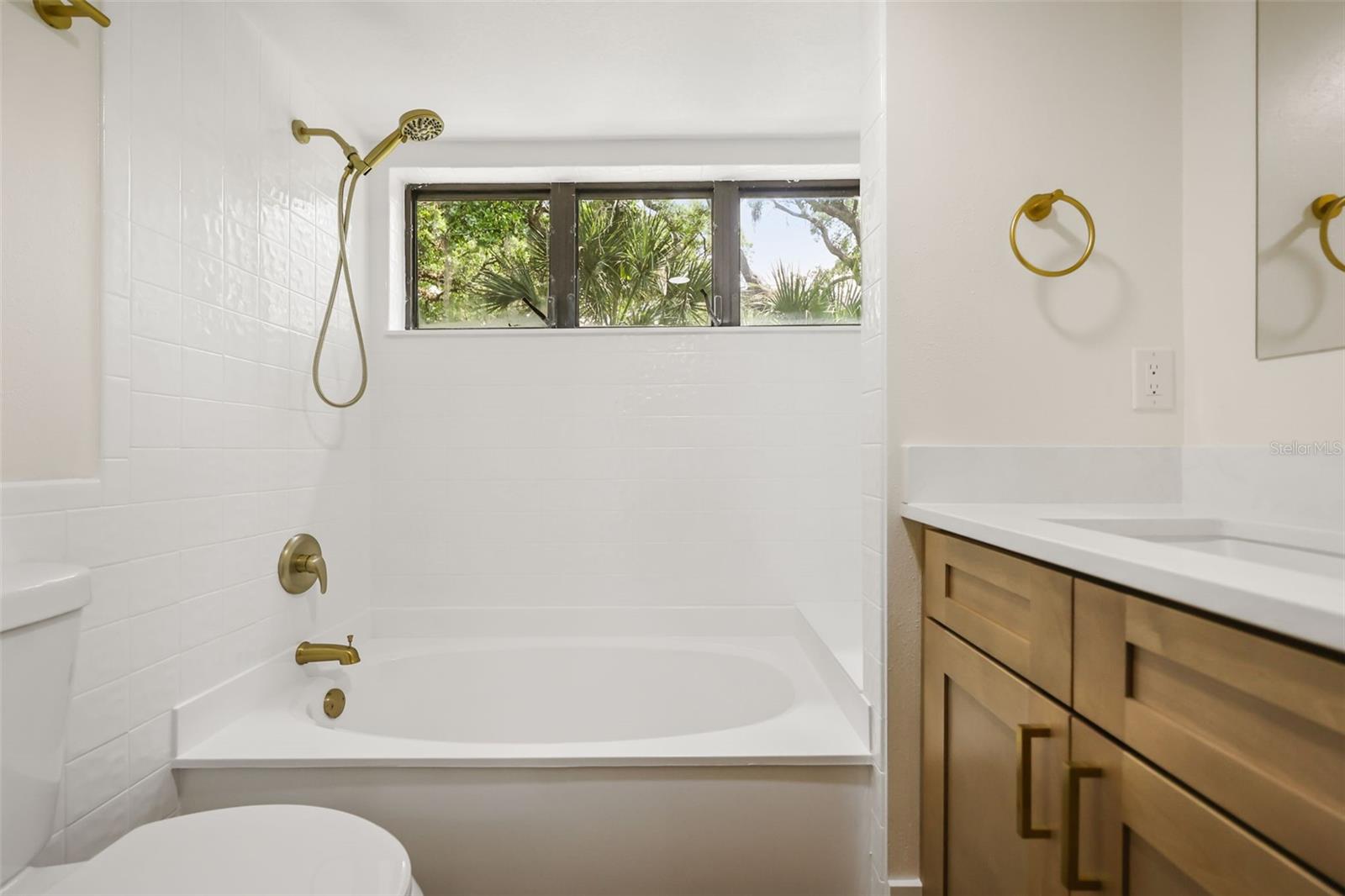 en suite bathroom with tub connected to 2nd bedroom