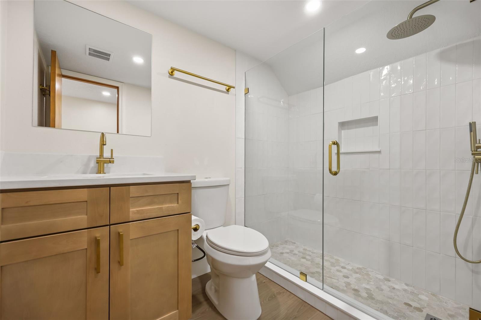 2nd floor bathroom angle 2