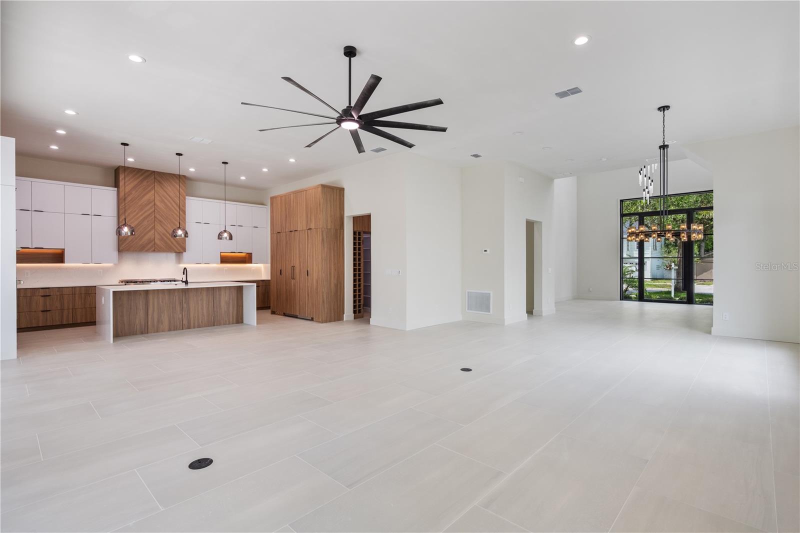 737 N SUMMERLIN AVENUE, Orlando, FL 32803