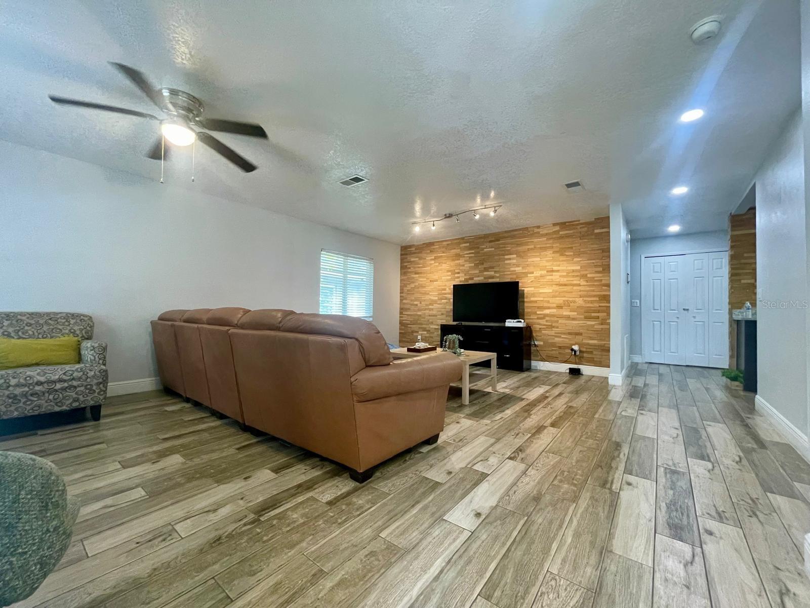 1044 NIN STREET, Orlando, FL 32835