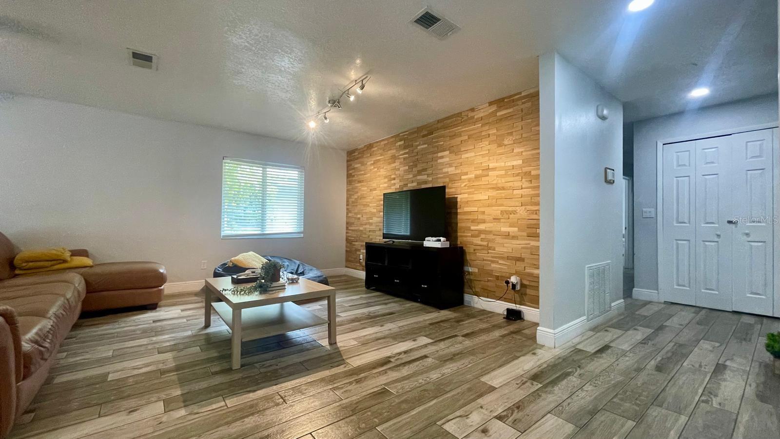 1044 NIN STREET, Orlando, FL 32835