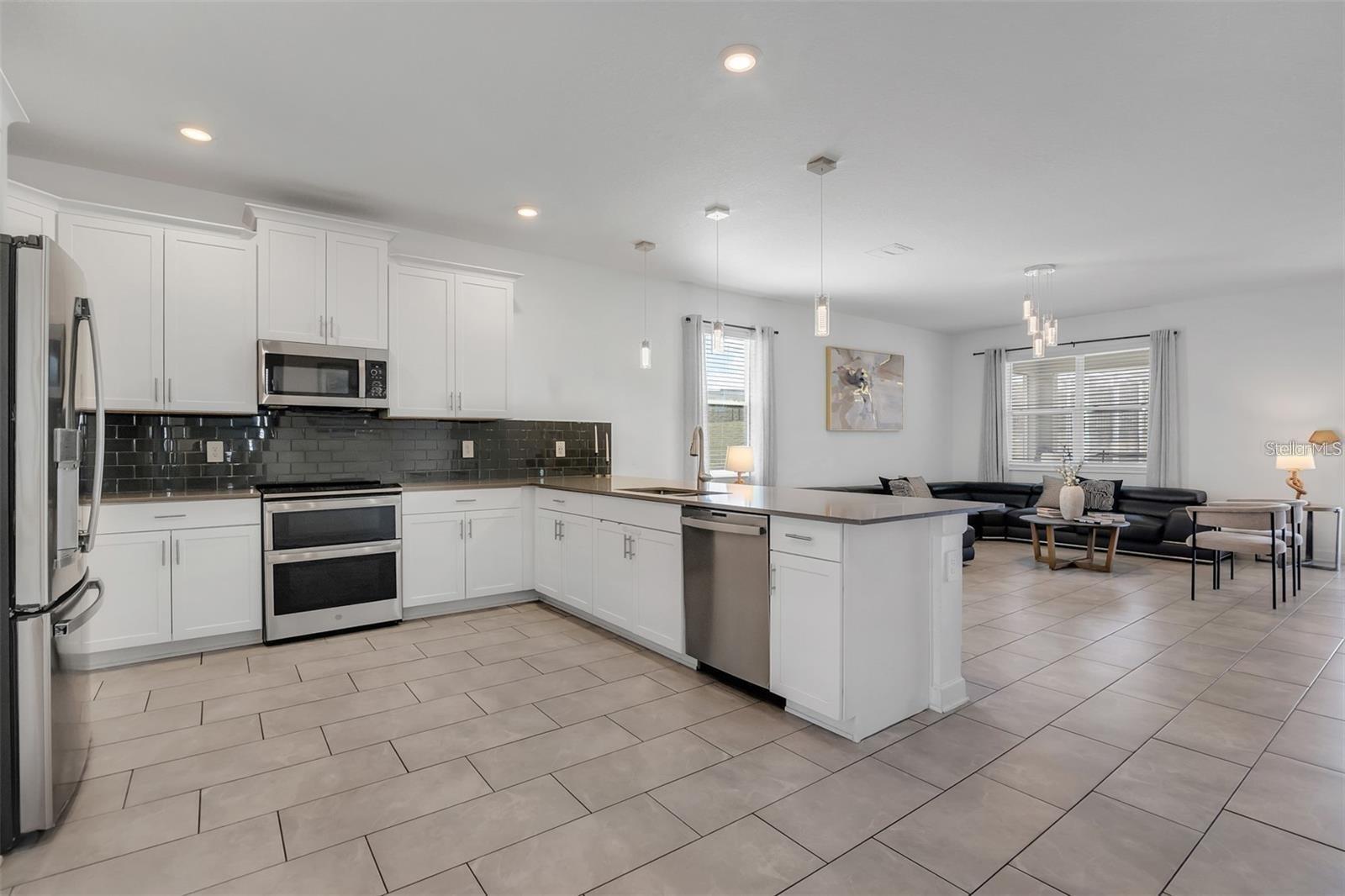 9084 SOMMERSET HILLS DRIVE, Davenport, FL 33896 9084 SOMMERSET HILLS DRIVE, Davenport, FL 33896