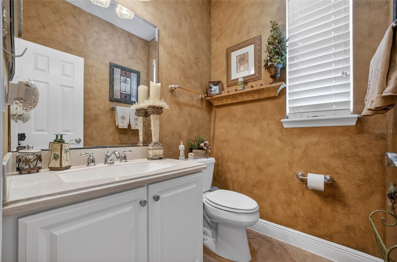 Half bath first flr