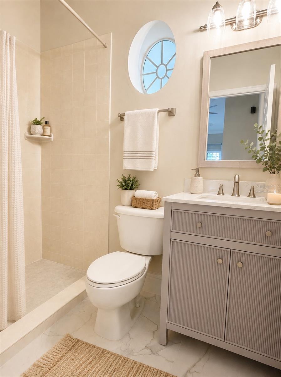 This photo has been virtually staged.  This "refreshed" ensuite bathroom has been renovated for a cleaner look.