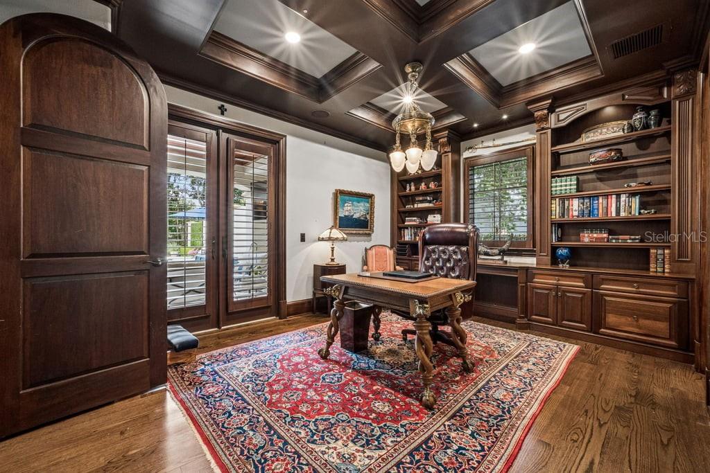 Office or 5th bedroom