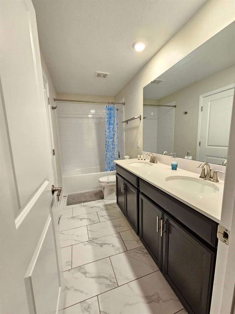 Bathroom on the 1st floor